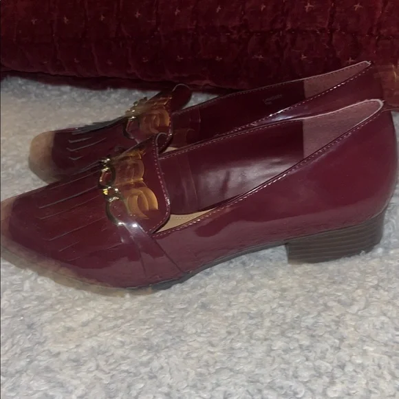 Tahari Maroon Loafers with Gold Chain Accent - Picture 5 of 6